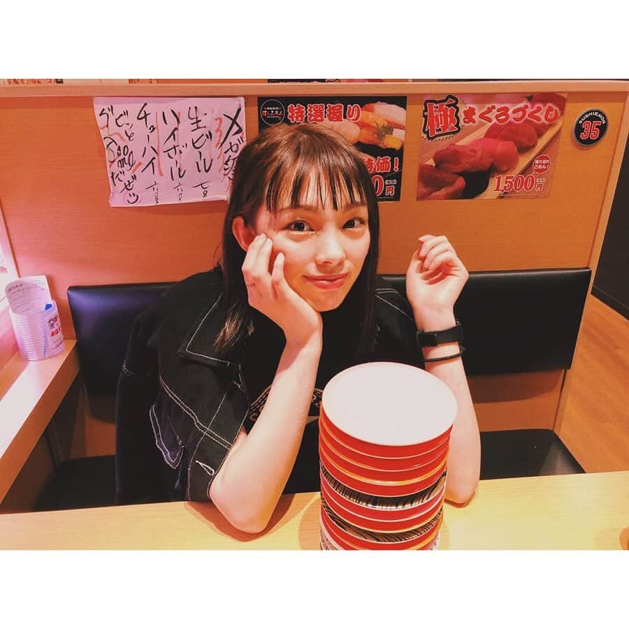 松井貴香さんのインスタグラム写真 - (松井貴香Instagram)「- - お寿司食べたいな〜😶🍣 - - #0602 #お寿司 #この前お母さんと行った時 #回るお寿司好き #いつも1人で10皿は食べる #ご満悦 #sushi #japan #like #japanesefood  #yum #happy  #me #like4likes  #instagood  #followｍe」6月2日 20時56分 - kiko414_m