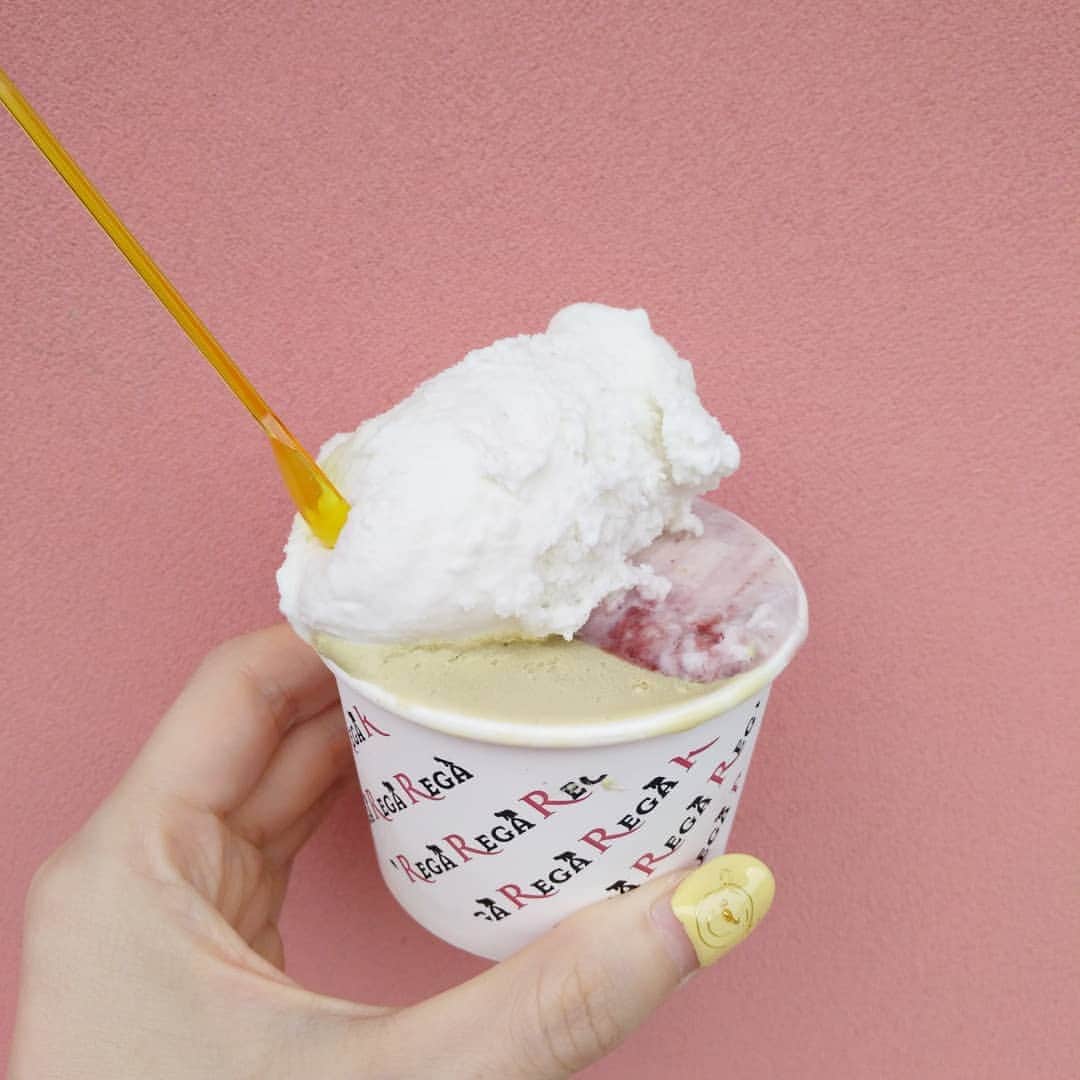 早川愛さんのインスタグラム写真 - (早川愛Instagram)「ずっと気になっていたA REGAのジェラート♡♡♡ ・ 私はピスタチオとラベンダーミルクとリコッタチーズ&アマレーナ♡♡♡ ・ めっちゃ美味しかった♡♡♡ ・ ピザもすごくおいしそうだったからまたいこう♡♡♡ ・ ・ ・  @aregapizza #arega  #アレガ  #目黒 #目黒カフェ #白金台 #白金台カフェ #カフェ巡り #ジェラート #gelato  #CAFE」6月2日 20時55分 - megumegu_1006