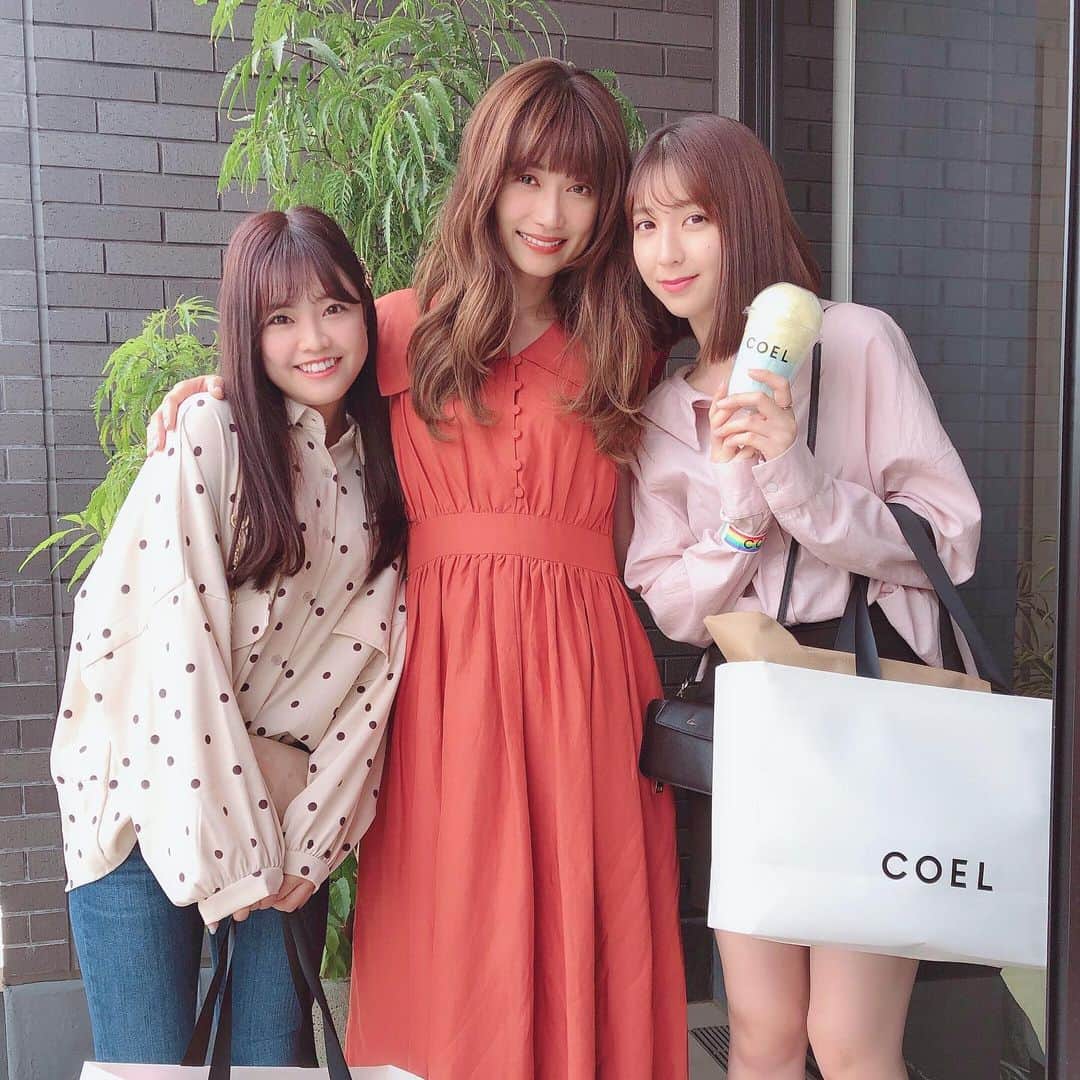 松岡菜摘のインスタグラム：「. . COEL のレセプションイベントに 行ってきました(^^) . 可愛いお洋服いっぱいで たのしかったぁ☺️☺️ . ヨンアさん @youn1029 にお会いできました❤︎ 優しくて可愛くて素敵な方😭😭 COELのお洋服たくさん着るぞ〜🥰 . #coel #receptionevent #fukuoka  #fashion」