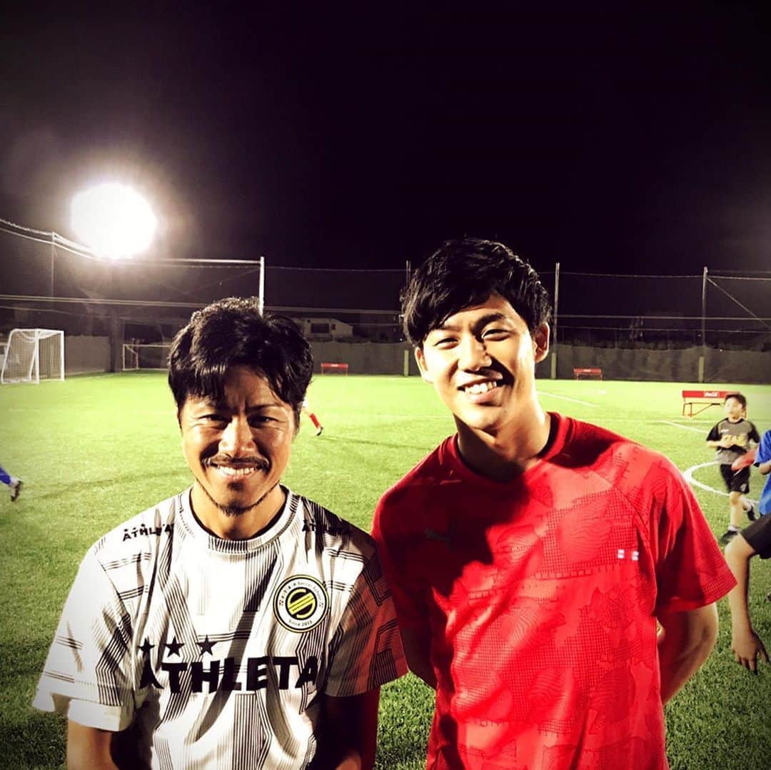 遠藤航のインスタグラム：「先日は臼井幸平さんが新たに作ったフットサルコートのオープニングイベントに行ってきました(^^) 幸平さんは湘南ベルマーレ時代にとてもお世話になった大先輩。 久々に会えた喜びと相変わらずの上手さに驚き。  あ、マラドーナ選手も来てましたね。笑 しっかり神の手使って点取ってました😂 今回は怪我もあって一緒にちゃんとプレーできなかったので次回は一緒にプレーしたいですね！ . . . #フットアールサッカースクール  #フットアールフットサルフィールド横浜泉 #フットサル #フットサルコート #プーマ #puma  #pumajapan  #湘南ベルマーレ  #大先輩 #久々  #遠藤航」