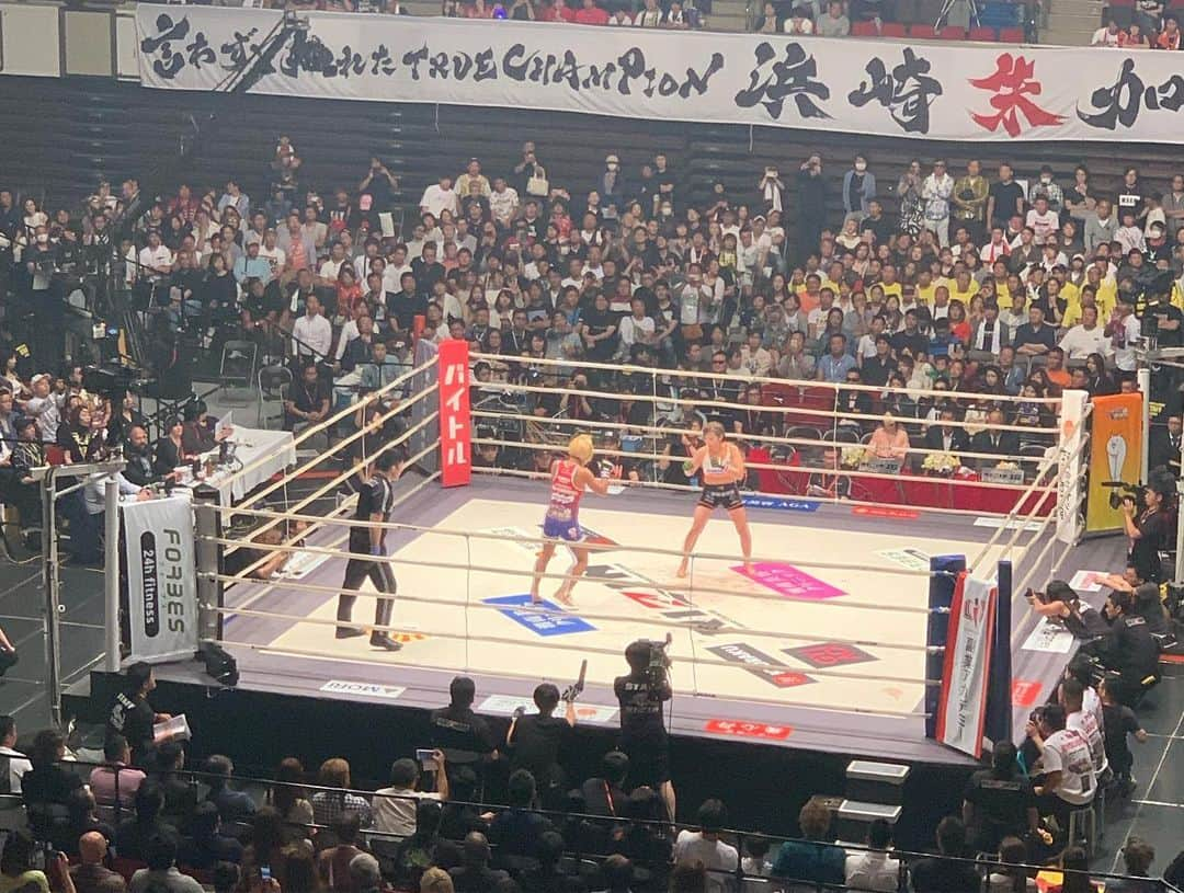 村田千弥さんのインスタグラム写真 - (村田千弥Instagram)「RIZIN関西初上陸👊❗️ おひとり様観戦してきましたー！ 最適な言葉が見つからないけど、とにかく行って良かった！楽しかった、興奮した！！ ほんとに格闘家ってすごい、同じ人間とは思えない🤔 #rizin16 #mma #kickboxing #kobeworldhall」6月2日 21時22分 - chr.0429