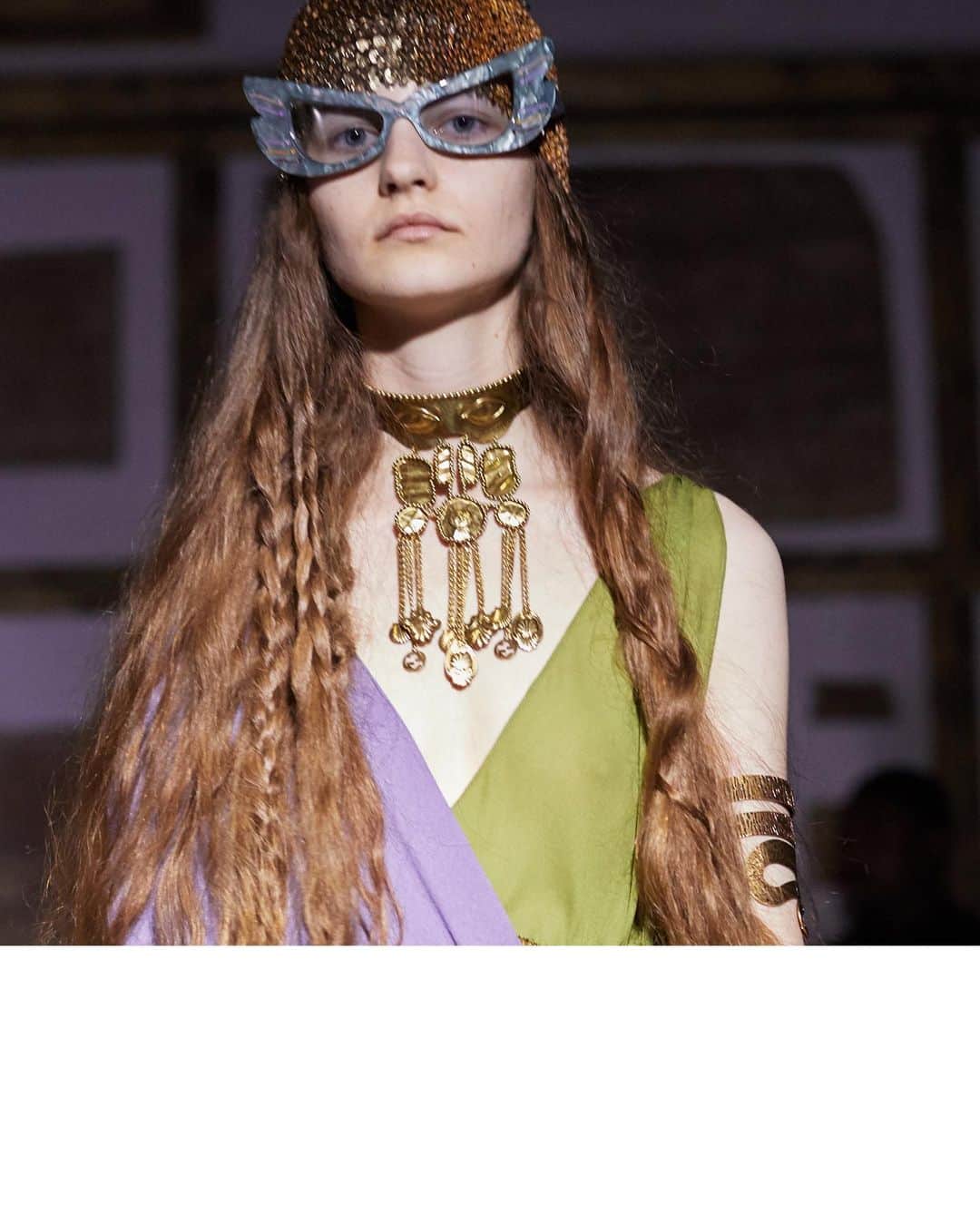 のインスタグラム：「Butterfly frames, a new style of #GucciEyewear by @alessandro_michele, were seen on the runway at the #GucciCruise20 fashion show at the Capitoline Museums in Rome. @museiincomuneroma. #AlessandroMichele #MuseiCapitolini  See a video of the collection through link in bio」
