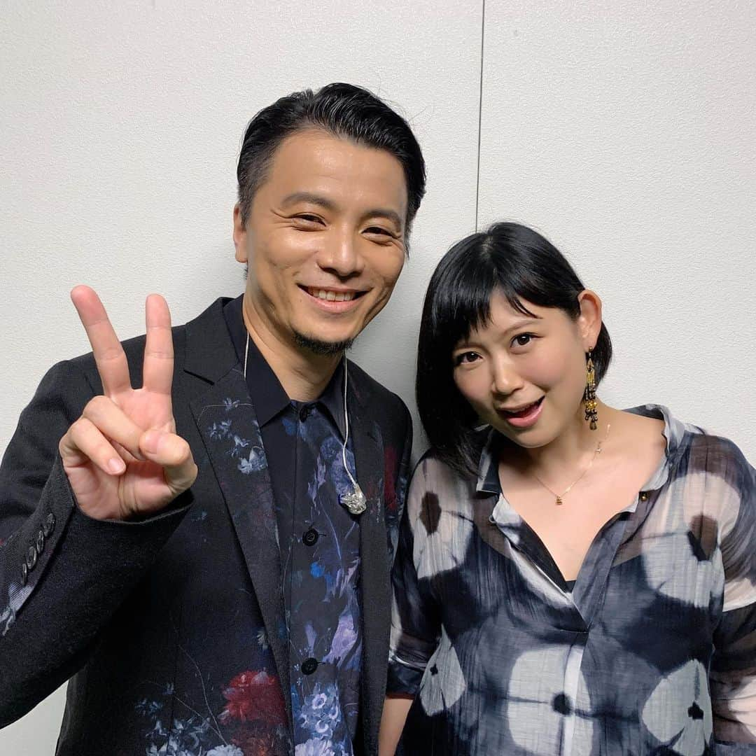 絢香さんのインスタグラム写真 - (絢香Instagram)「FM802開局30周年記念イベント「RADIO MAGIC」に出演させてもらいました🎤❤️ AIちゃんと「キラキラ」を、KREVAさんと「Glory」をコラボ✨イベントならではで、とっても楽しかったぁー！！ ありがとうございました😊 #fm802 #radiomagic #ai #kreva」6月2日 21時41分 - ayaka_official_jp