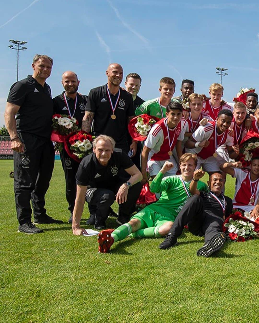 アヤックス・アムステルダムさんのインスタグラム写真 - (アヤックス・アムステルダムInstagram)「BROBEAST & THE SQUAD! 🏆💦 #AjaxO19 #ajafey」6月2日 21時42分 - afcajax