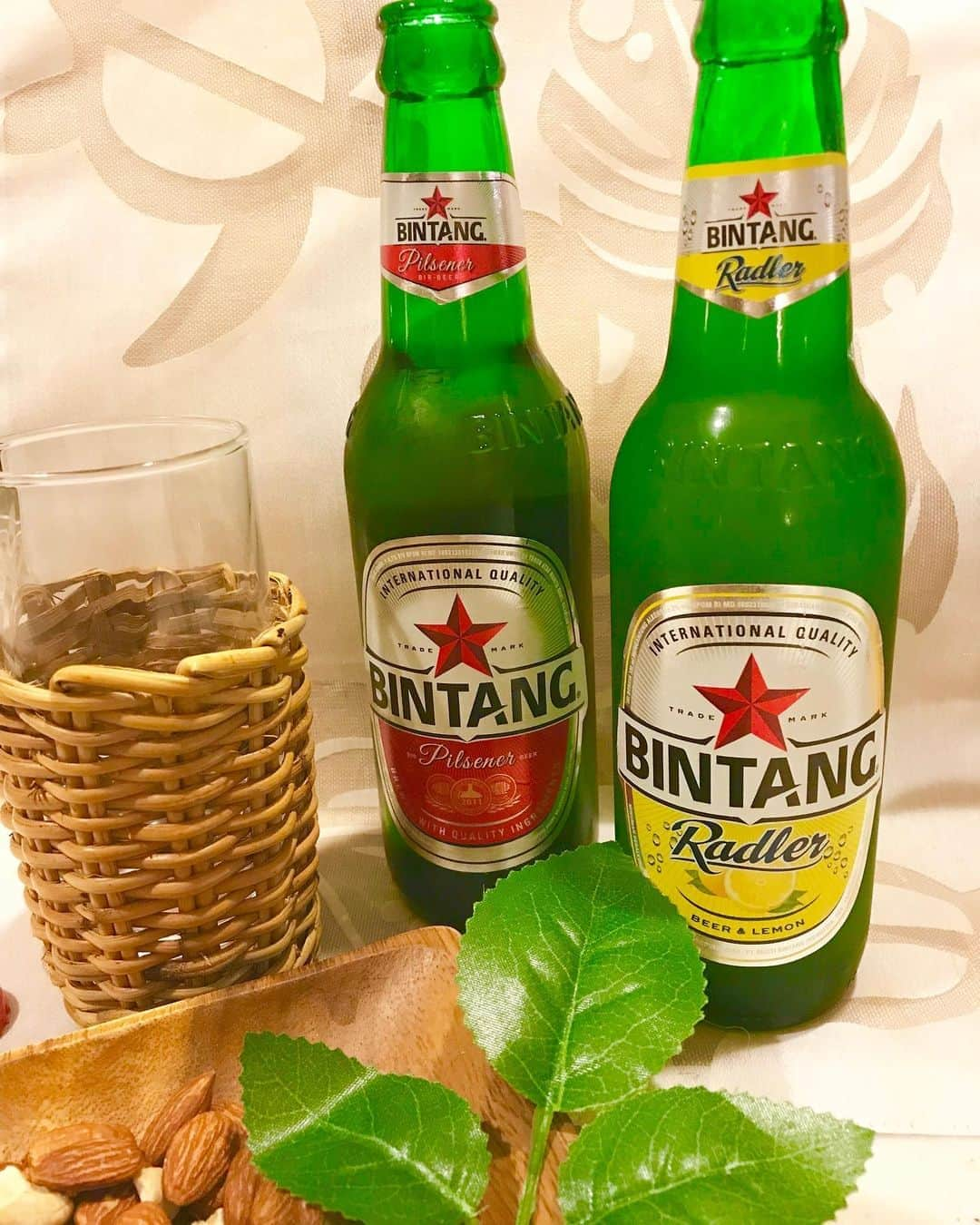 片山萌美さんのインスタグラム写真 - (片山萌美Instagram)「ずいぶん前の写真。  #バリ #bintang  #beer」6月2日 21時43分 - moet_mi