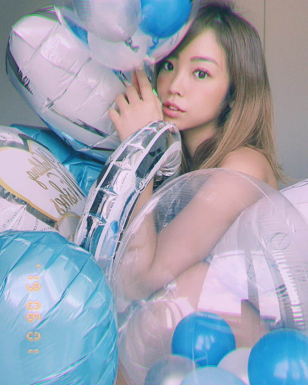 Linaのインスタグラム：「6月突入💙 最近お肌の調子よき🧖🏼‍♀️ @sbeautyclinic のレブライトは本当おすすめ💎 もう5〜6回当ててるけど、お顔がトーンアップした気がするー‼︎💎 . . #エスビューティークリニック #sbeautyclinic #渋谷美容クリニック #レーザー治療 #美容 #医療痩身 #アンチエイジング #レーザートーニング #美肌」
