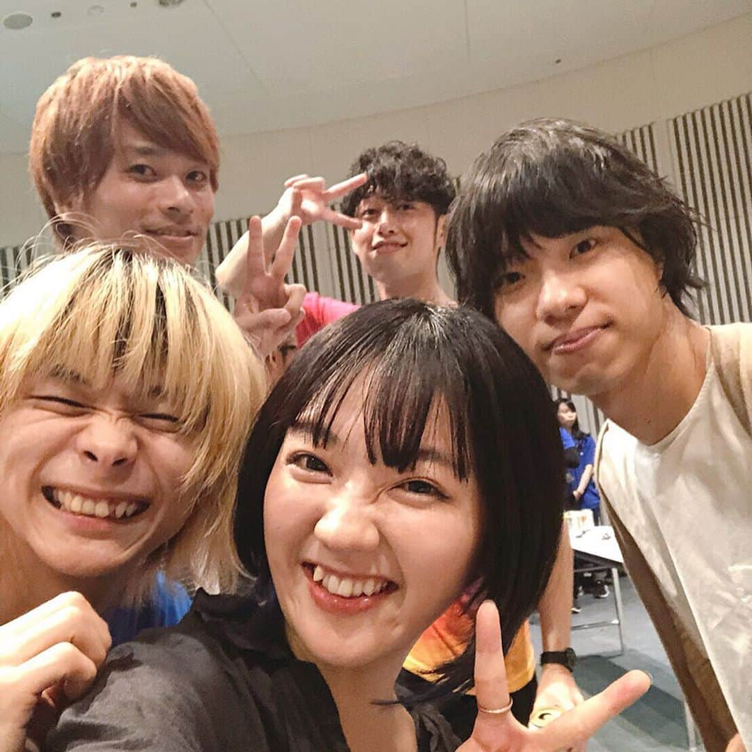 坂本遥さんのインスタグラム写真 - (坂本遥Instagram)「#amusefes2019 ありがとうございました！ ・ 新生エドサリの初のステージが幕張メッセで超幸せモノです。そのステージは #WEAVER 先輩とともに。その音楽力に助けられました…WEAVERのライブも超痺れた。杉本くん、奥野くん、河邉くん本当にありがとうございました😭 ・ オープニングで流れた楽曲と転換ジングルは #FLOW TAKEさんとコライト&共編曲で作りました。TAKEさんのメロディーが素敵すぎてトラック作りも気合入りました。人生初のMIXにも挑戦。 ・ #Perfume のっちさんにMCで触れていただいたり（名前が出た時は心臓飛び出るかと思いました）、今年は色んな先輩方と仲良くなれたような気がして嬉しかったです。ぼくたち幸せ者だ！」6月2日 21時47分 - retrock_haruka