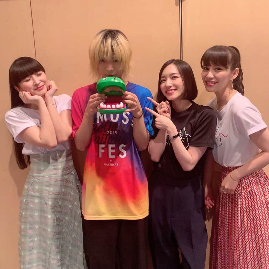 坂本遥さんのインスタグラム写真 - (坂本遥Instagram)「#amusefes2019 ありがとうございました！ ・ 新生エドサリの初のステージが幕張メッセで超幸せモノです。そのステージは #WEAVER 先輩とともに。その音楽力に助けられました…WEAVERのライブも超痺れた。杉本くん、奥野くん、河邉くん本当にありがとうございました😭 ・ オープニングで流れた楽曲と転換ジングルは #FLOW TAKEさんとコライト&共編曲で作りました。TAKEさんのメロディーが素敵すぎてトラック作りも気合入りました。人生初のMIXにも挑戦。 ・ #Perfume のっちさんにMCで触れていただいたり（名前が出た時は心臓飛び出るかと思いました）、今年は色んな先輩方と仲良くなれたような気がして嬉しかったです。ぼくたち幸せ者だ！」6月2日 21時47分 - retrock_haruka