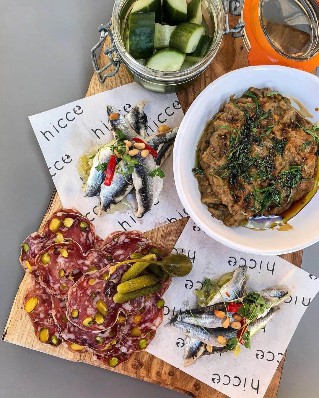 Eat With Steph & Coさんのインスタグラム写真 - (Eat With Steph & CoInstagram)「What a scorcher of a weekend! 🔥 Came back to @hiccelondon again at @coaldropsyard because I kept dreaming of this board of nibbles. The anchovies, omg, my fave since San Sebastian and the baba ghanoush, aka smokey roasted aubergine was insaneeee ugh love this place. Ok bye, enjoy the rest of this flaming Sunday! 📷 @verna.banana #coaldropsyard #kingsx #londonfood #spread #nibbles #babaganoush #yum #recommended」6月2日 21時51分 - eatwithsteph_ldn