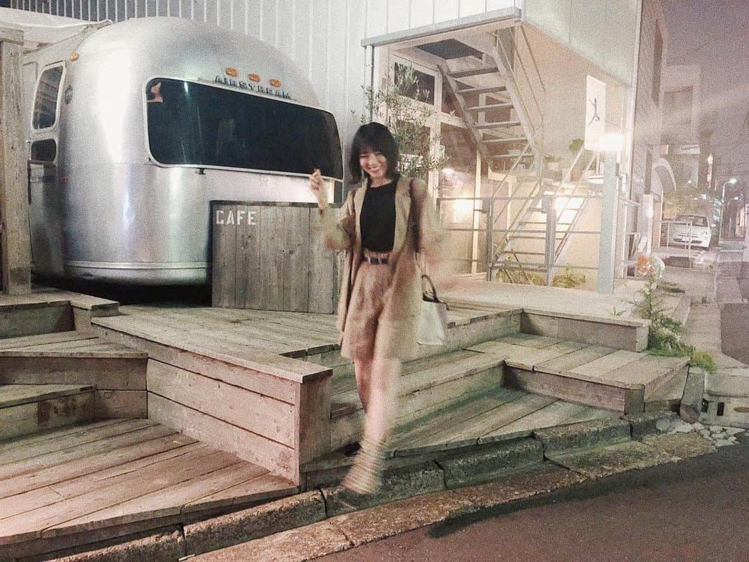 小島梨里杏さんのインスタグラム写真 - (小島梨里杏Instagram)「今日はお仕事終わりに 明るくなってきた髪を暗くしてきました。ほっ。  cut by @masakatsu_kurose  落ち着く。🦖🥽 . . セットアップすき。そしてまたしてもベージュ×ブラックコーデ。すきに忠実。🦊笑 . 夜だったから分かりにくいかなぁ〜？ . #私服 #ootd #ベージュブラック . このセットアップ、実はあい @ai_moritaka_official とおそろいなんです。☺︎ブランドはタグ付けしたからそこから見てね🏷 . .」6月2日 21時51分 - r_riria