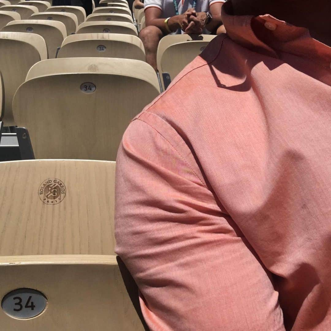 ギットマンブラザーズさんのインスタグラム写真 - (ギットマンブラザーズInstagram)「What to wear while waiting for @rogerfederer to start? A GV SS19 “Roland Garros” Chambray of course! 🧡🇺🇸👕🇫🇷🎾🧡 #grandslambray #rg19」6月2日 21時54分 - gitmanvintage