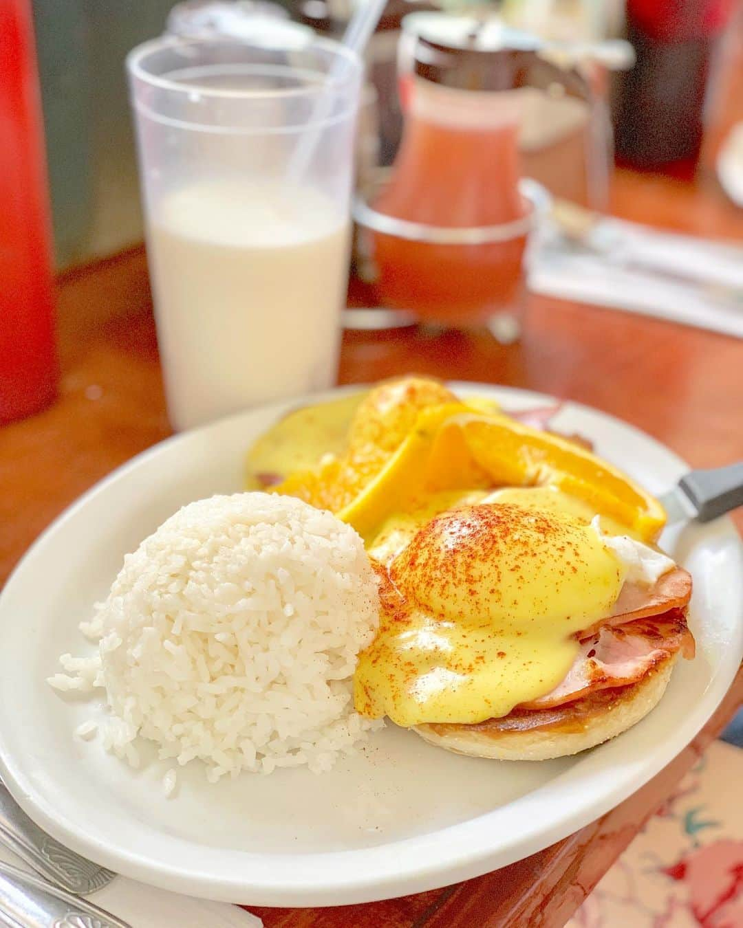 吉川ちかさんのインスタグラム写真 - (吉川ちかInstagram)「ハワイ生活三日目にして 食の暴走が始まったよ😂💓笑 . 今日は朝から大好きな エッグスン シングスへ✊ やっぱりハワイのが一番好き🥺💓 . 今日は新しいメニューにも 挑戦して胃が破裂するぐらい お腹いっぱいになったから ずっと歩いて消費したよ☺️💕 . #エッグスンシングス#ハワイ#ハワイ旅行 #ハワイ大好き #Hawaii#hawaiiwedding #美味しかった#パンケーキ#フレンチトースト#エッグベネディクト」6月2日 22時07分 - yoshikawachika_1116