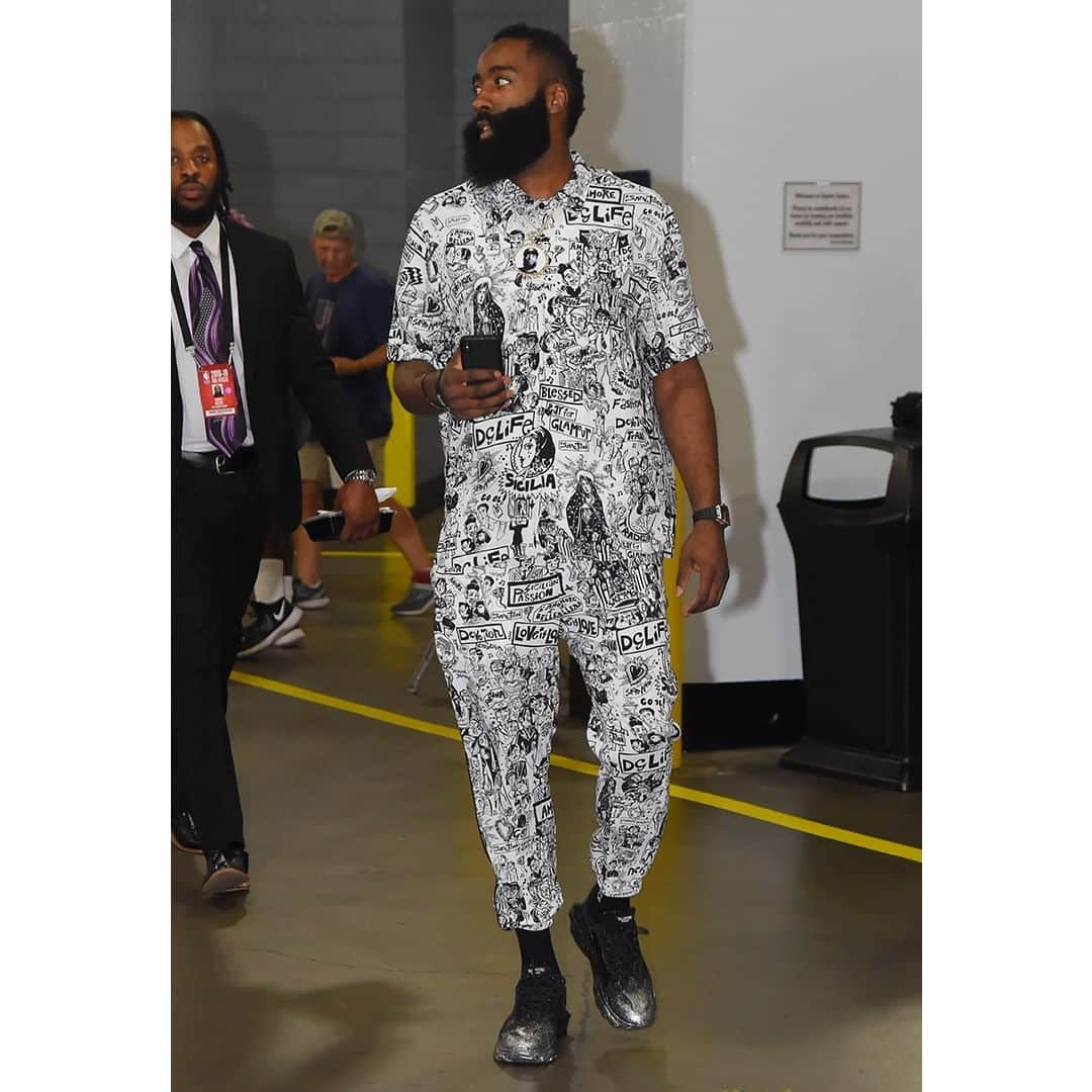 ドルチェ&ガッバーナさんのインスタグラム写真 - (ドルチェ&ガッバーナInstagram)「James Harden spotted wearing Dolce&Gabbana. Follow @dolcegabbana_man to see all #DGCelebs in the latest looks of the season.  #DGMen」6月2日 22時01分 - dolcegabbana