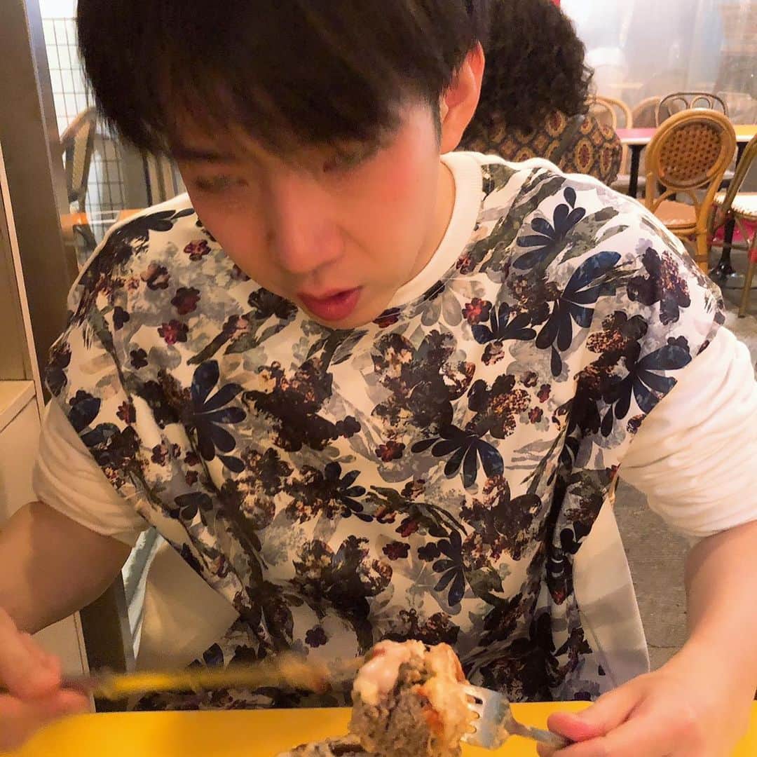 川合翔太さんのインスタグラム写真 - (川合翔太Instagram)「ハンバーガーグラタンと白目 #sakuracafe」6月2日 22時04分 - crocop.shota