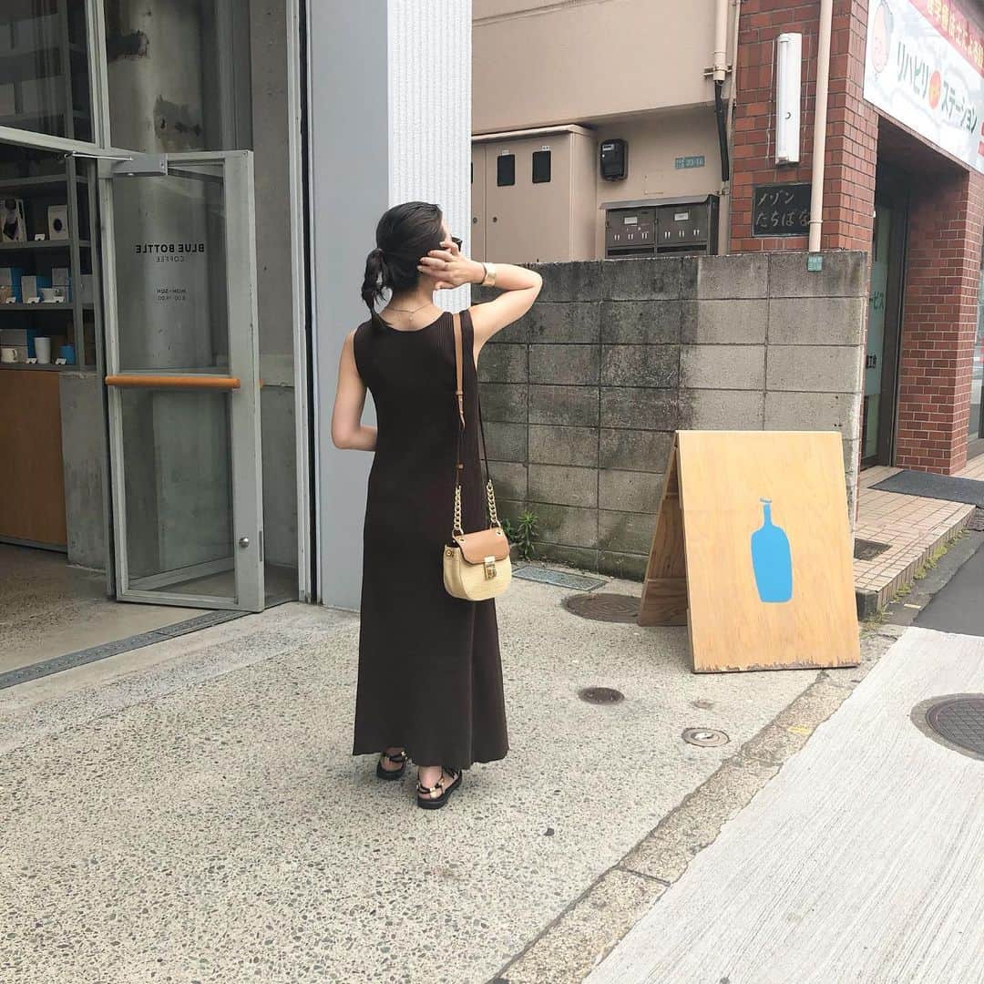 M a r i n aさんのインスタグラム写真 - (M a r i n aInstagram)「* * one-piece 🏷 @milaowen_official . shoes 🏷  @teva . bag 🏷 @michaelkors . . . いい休日でした ☺︎ #ootd #code #bluebottlecoffee #152センチコーデ #ワンピ前後ろ逆だ （笑）」6月2日 22時08分 - marina_marie_l