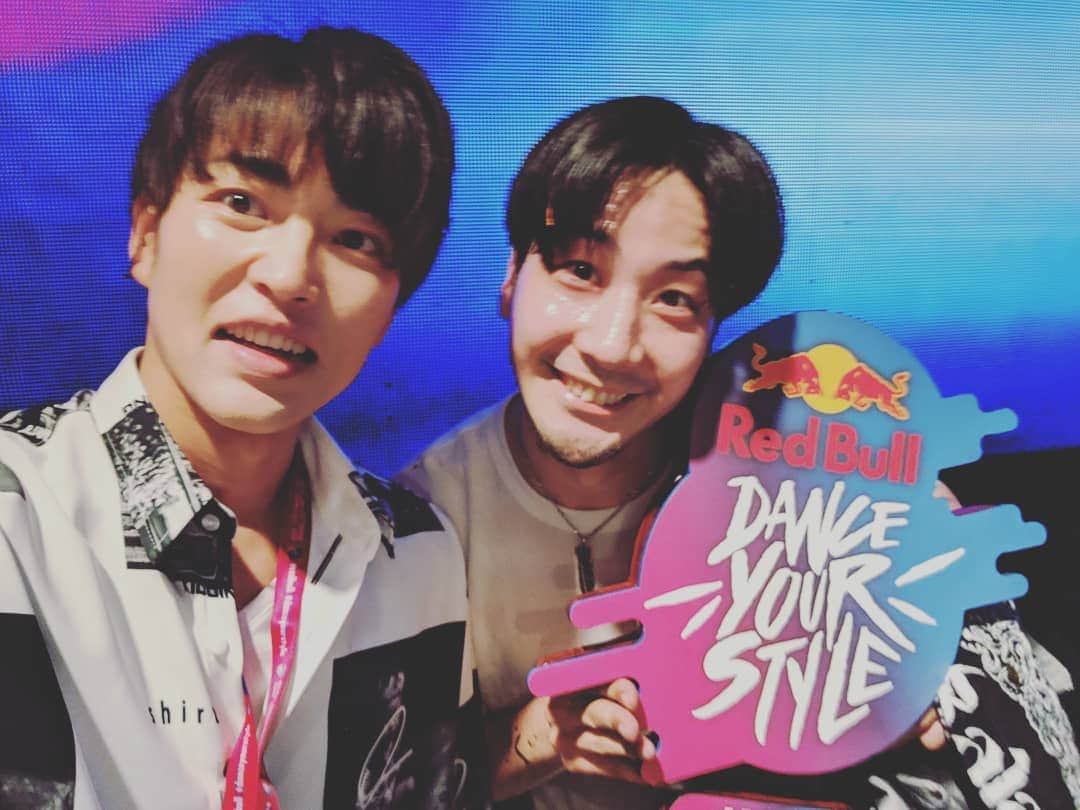 KENZO さんのインスタグラム写真 - (KENZO Instagram)「Dance your style winner🎉 @boogalookite Congratulation🏆🏆🏆 おめでとうございます㊗️ ワールドファイナルでもぶちかまして下さい🔥😊 全ての出場したダンサーの皆さんに素晴らしいダンスに感謝🙏  Thank you for @redbulljapan  #kite #danceyourstyle #dance #redbull #japan」6月2日 22時18分 - dapump.kenzo