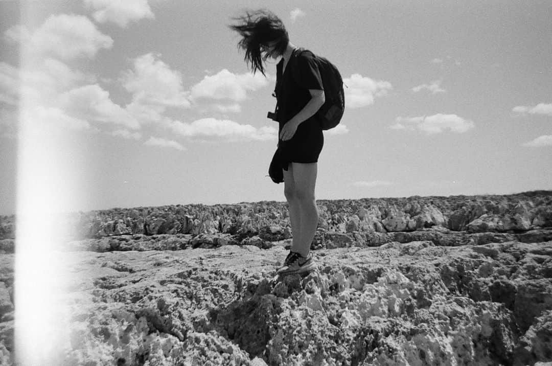 松島エミのインスタグラム：「Take me baaaack #mallorca #ilford #film」