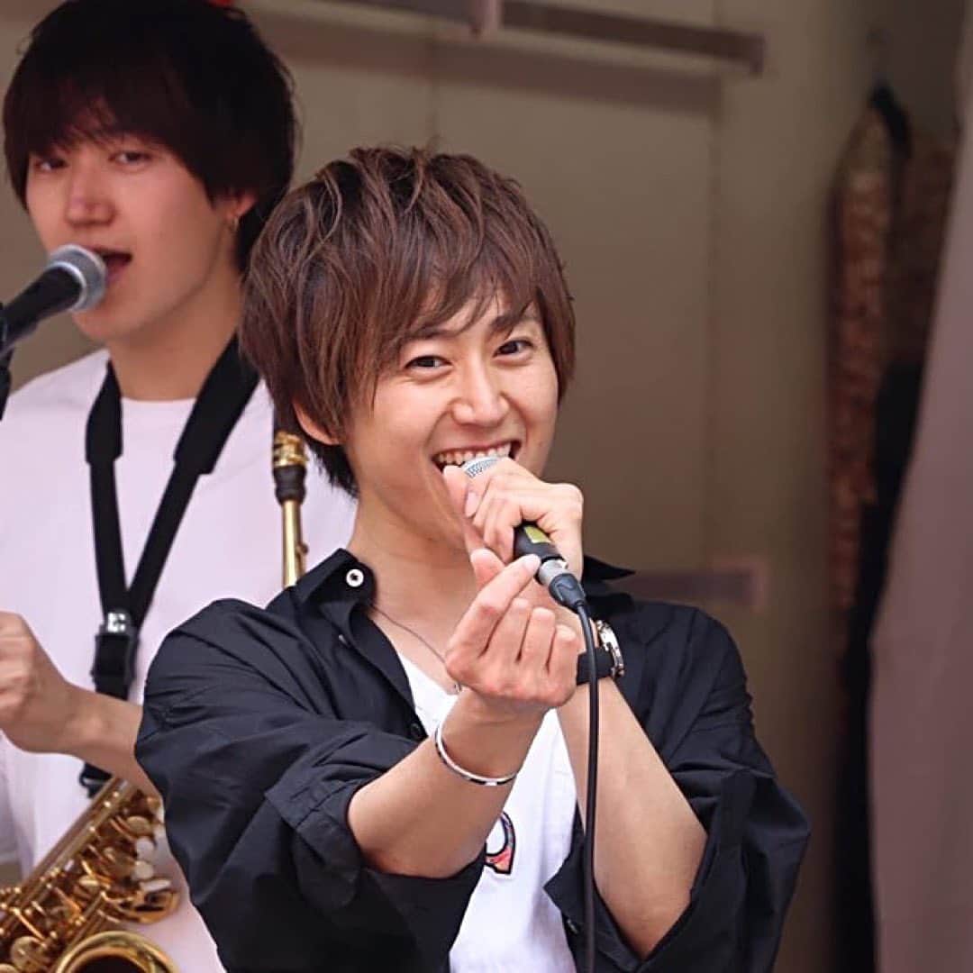 関義哉のインスタグラム：「17LIVE 配信中に生まれた 「愛くるしいです！」 お客さんもイベントで言って下さって 嬉しかった^_^ ちょっと流行ってきた？笑  #愛くるしいです ・ #instagood #followme #粉我 #フォロー募集 #フォロワー増やしたい #フォロー歓迎  #follow_me #followmeplease #フォロー大歓迎  #いいね #likeforfollow #likeforlikes  #音楽好きな人と繋がりたい #ダンス好きな人と繋がりたい #京都 #kyoto #元新選組リアン #新撰組 #新選組」