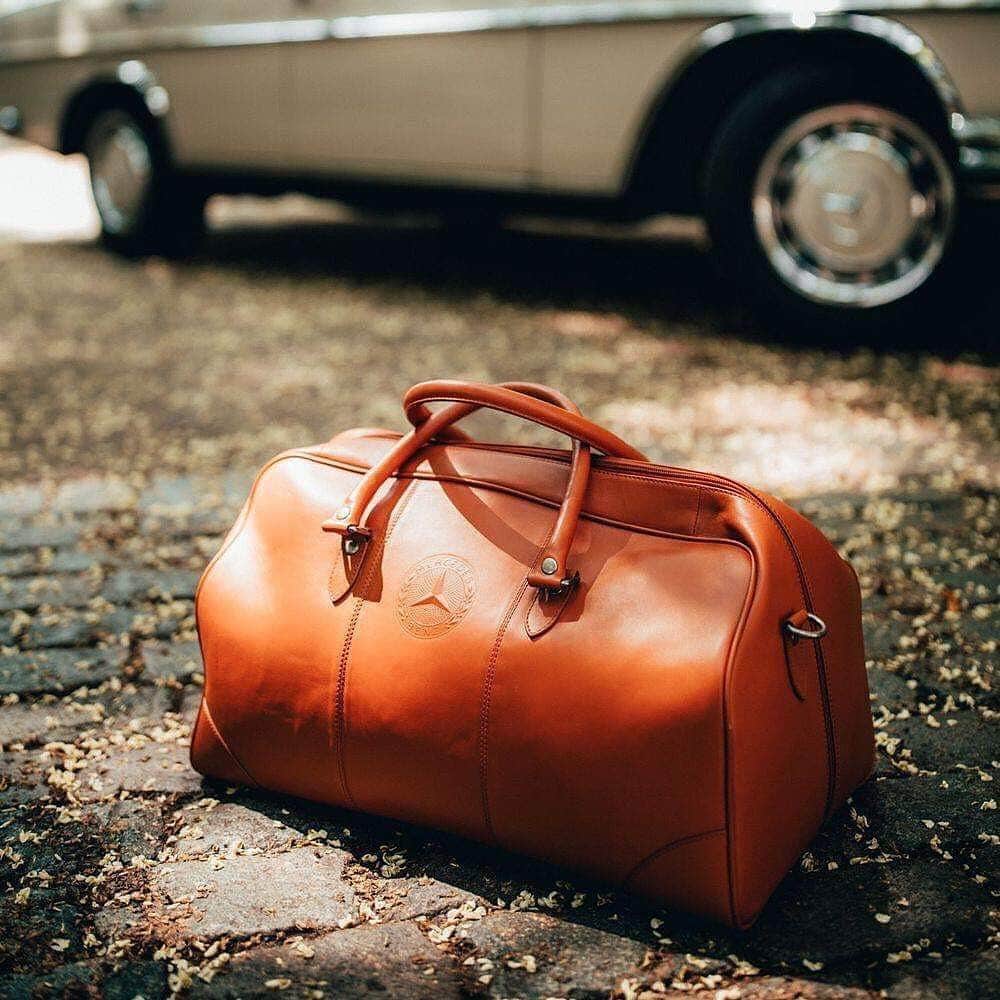 メルセデス・ベンツさんのインスタグラム写真 - (メルセデス・ベンツInstagram)「⏰ Travel in style. Check these beautiful details of our classic leather bag, it's a MUST have for your next journey! . #MBclassic #classicleatherbag #Mercedes #MercedesBenz #mercedesbenzclassic #ClassicCar #Car #Carsofinstagram #InstaCar #DreamCar #MBCar #Classic #benz #oldtimer #daimler #photography #goodtimes #backinthedays #performance #thebestornothing . Photo by @alenpalander」6月2日 22時36分 - mercedesbenz
