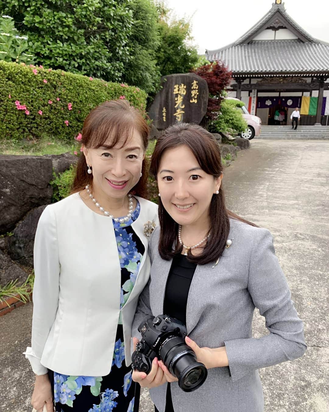 前田真里さんのインスタグラム写真 - (前田真里Instagram)「今日は、母と晋山式(住職さんの交代)の撮影へ。2時間お経を聞いたのは、 初めての経験でした。  #弘法大師　#空海 さんの世界 もっと知りたい  #nagasakilovers  #temple #東京カメラ部 #tokyocameraclub」6月2日 22時39分 - maedamari