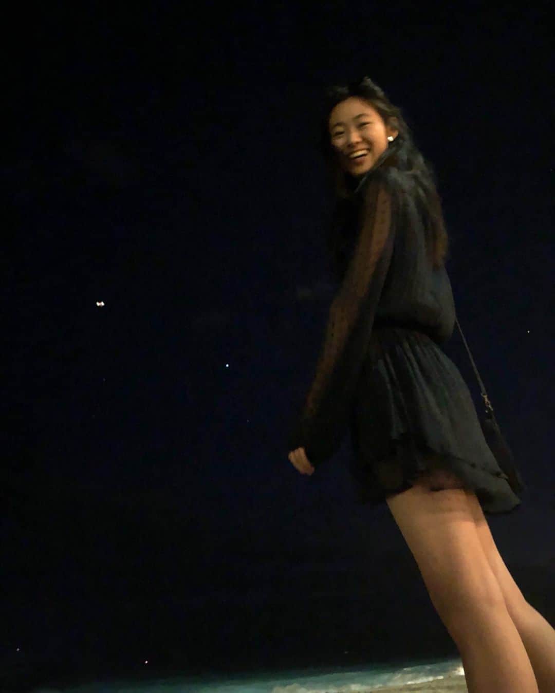 芦田ユリナのインスタグラム：「Hawaiian nights by the beach 💫」