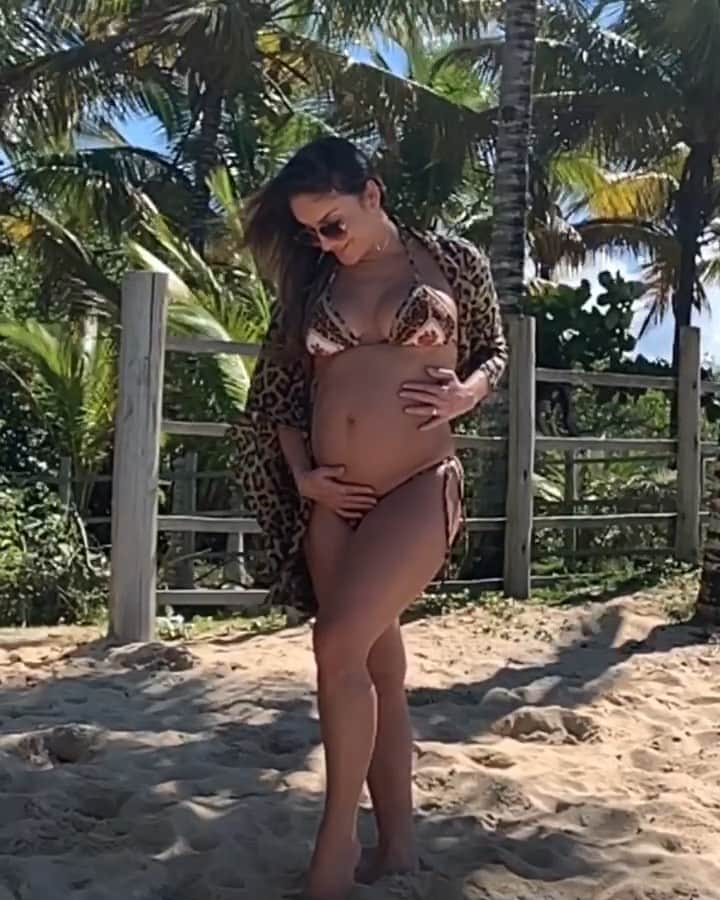 Claudia Leitteのインスタグラム：「@casadoseringal 🥰🌱🙌🏻」
