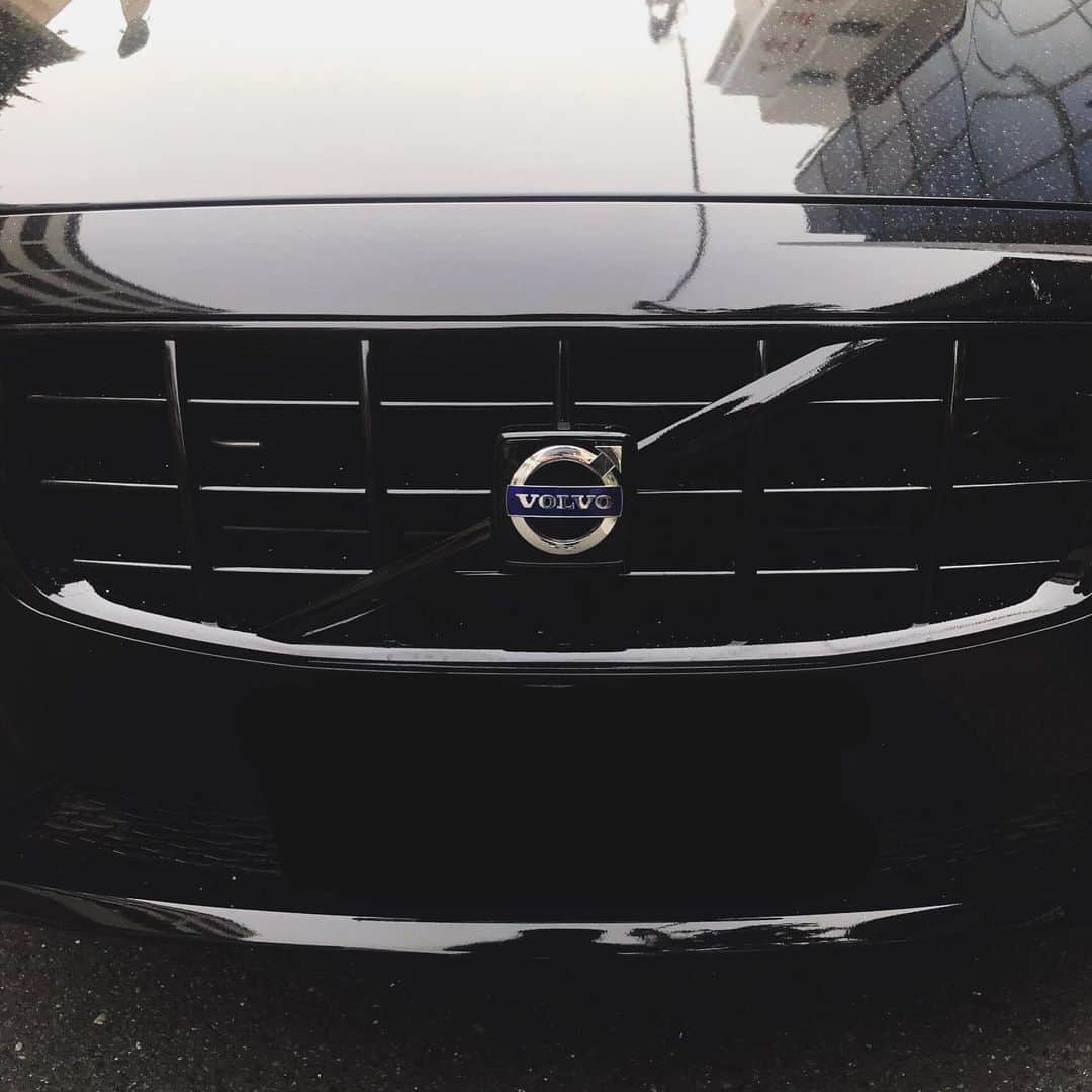 柏木作夢さんのインスタグラム写真 - (柏木作夢Instagram)「Dark horse.  #own #black #volvo #xc70 #custom #car #carlife #l4l #f4f #allblack #allpaint #mensblog #mensstyle #fashion #favorite #mine #it #item #photooftheday #mood」6月2日 22時44分 - samukashiwagi