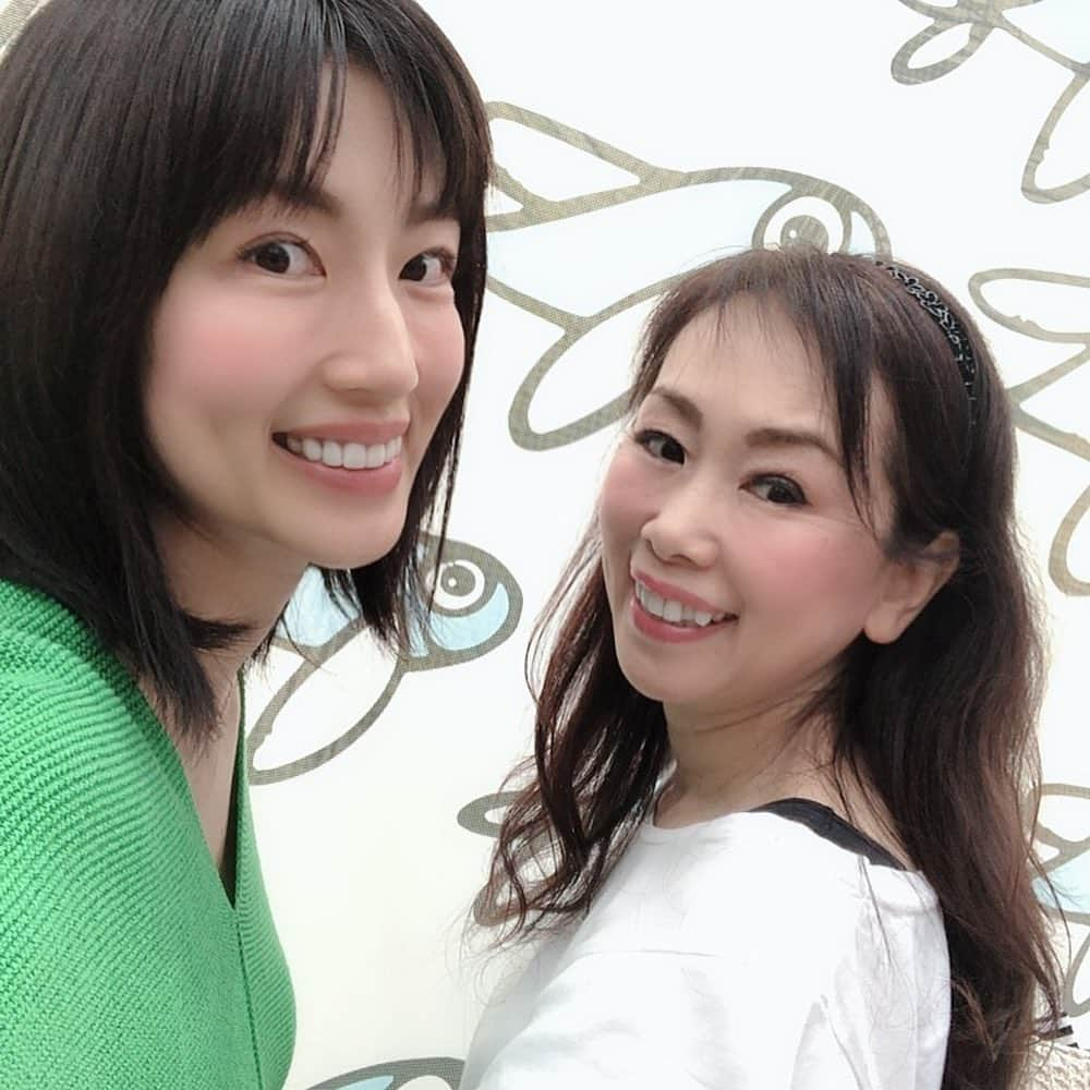 庄司ゆうこさんのインスタグラム写真 - (庄司ゆうこInstagram)「毎年恒例のガーデンプレイスで開催されているハワイフェスへ🤗✨ 今年もママとお揃いのワンピGET‼️ そしてガーリックシュリンプとロコモコ食べて大満足🤗 あー！今年1月からハワイに行ってない😂早く行きたい〜😂 ももちゃん連れてハワイ行く計画たてなきゃだ^_^笑 そして明日は久しぶりの出張で早起き‼️楽しみだなぁー❣️ #ハワイフェス#aloha#アロハトウキョウ#2019#hawaii#子連れハワイ#憧れる#離乳食#始まる前に#行きたいな#ガーリックシュリンプ#ロコモコ#美味しかった#ハワイ病」6月2日 22時45分 - yuko.shoji