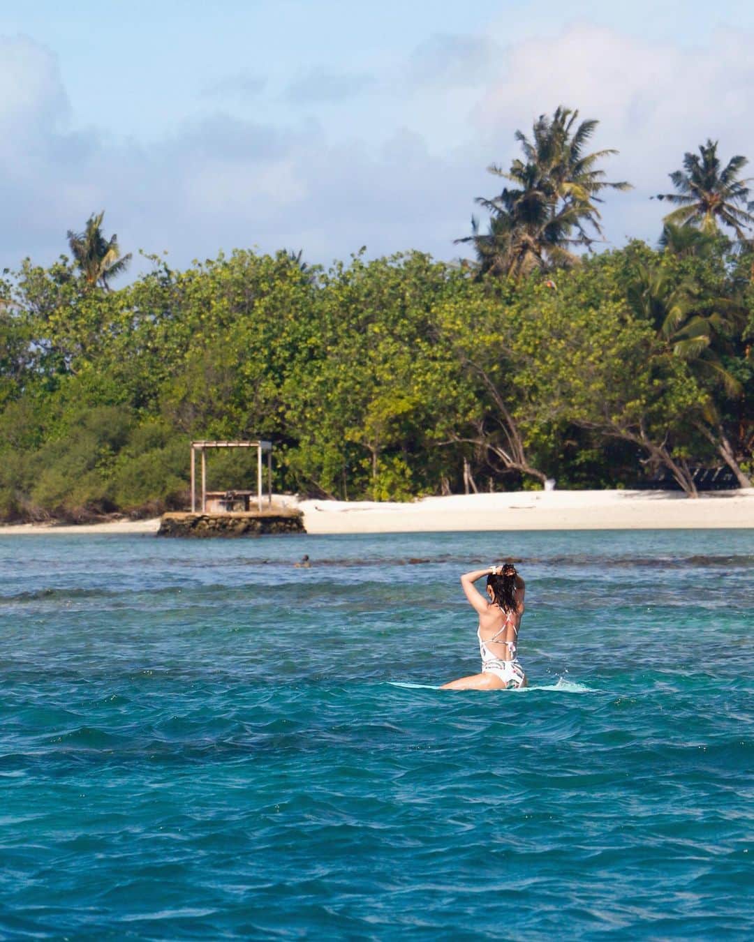 金子藍さんのインスタグラム写真 - (金子藍Instagram)「水浴びは本当に気持ち良い しかも太陽出てたら最高❤️ . 📷 @kaorimayaguchi .  #surf #surftrip #roxy #roxyjapan #maldives #サーフィン #サーフトリップ #日焼け #常夏 #バカンス #サーフィン女子 #サーファーガール #camera #ロキシー #ボートトリップ #船 #夏 #水着 #ビキニ」6月2日 22時46分 - aikaneko_surf