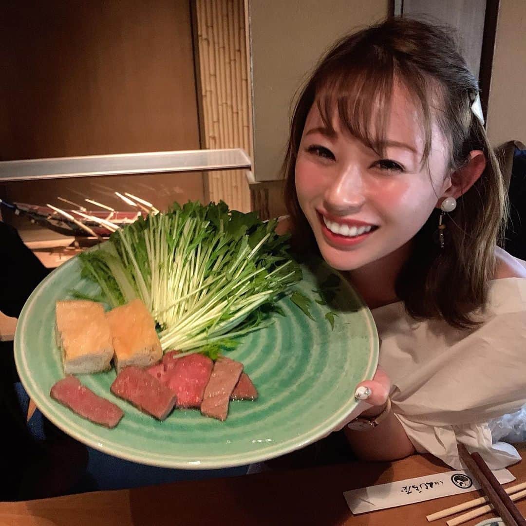 karen okajimaさんのインスタグラム写真 - (karen okajimaInstagram)「ㅤㅤㅤ ㅤㅤㅤ  大好きな人達とくじらを頂きに、、🐳💕 やからこんな笑顔😆（笑） ㅤㅤㅤ  ハリハリ鍋は食べたことあったけど 他はあんまり食べたことなくって 気になってたから嬉しかった❤️ ㅤㅤㅤ ㅤㅤㅤ  1枚目はハリハリ鍋の具材なんやけど 定員さんがお鍋にもう具材を 沢山入れて下さってたから 写真撮る時にはだいぶ少なめの量に なってしまってたけど、2枚目みて！ たっぷりあってん💕💕ㅤㅤㅤ  ほんでくじらって全部食べれて、 捨てる所がないんやって！☺️ ㅤㅤㅤ  どの部位も美味しくて幸せでした💓 さえずりもめっちゃ美味しかったし、 特に唐揚げが美味しかったよ😍💓💓 渋谷の道玄坂にありますよ〜っ✨  ㅤㅤㅤ 飲んでたから顔が赤い（笑） ㅤㅤㅤ ㅤㅤㅤ 🐳元祖くじら屋 東京都渋谷区道玄坂2-29-22 03-3461-9145 0120-880-920 東京メトロ半蔵門線、東急田園都市線【渋谷駅】徒歩１分（地下通路３ａ口すぐ） ㅤㅤㅤ ［月～木］ 11:30～14:00／17:00～22:30（L.O.21:45） ［金］ 11:30～14:00／17:00～23:30（L.O.22:45） ［土］ 11:30～17:00／17:00～23:30（L.O.22:45） ［日・祝］ 11:30～17:00／17:00～22:30（L.O21:45） ㅤㅤㅤ #元祖くじら屋 #くじら屋 #くじら #渋谷ディナー #渋谷グルメ #グルメ岡島 #ハリハリ鍋 #岡島かれん #くじらのさえずり」6月2日 22時47分 - karenokajima0318