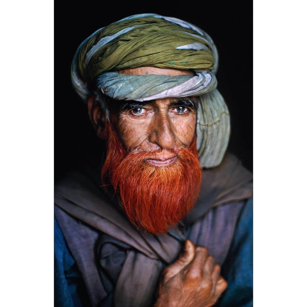 スティーブ・マカリーさんのインスタグラム写真 - (スティーブ・マカリーInstagram)「Kuchi Shepherd with a henna-dyed beard. #Kashmir, #India, 1995」6月2日 23時02分 - stevemccurryofficial