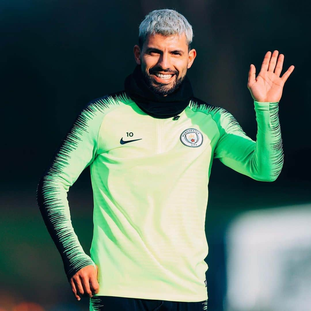 マンチェスター・シティFCさんのインスタグラム写真 - (マンチェスター・シティFCInstagram)「Hands up if it’s your birthday! 🙋‍♀️ ⁣ ⁣⁣ #mancity」6月2日 23時07分 - mancity