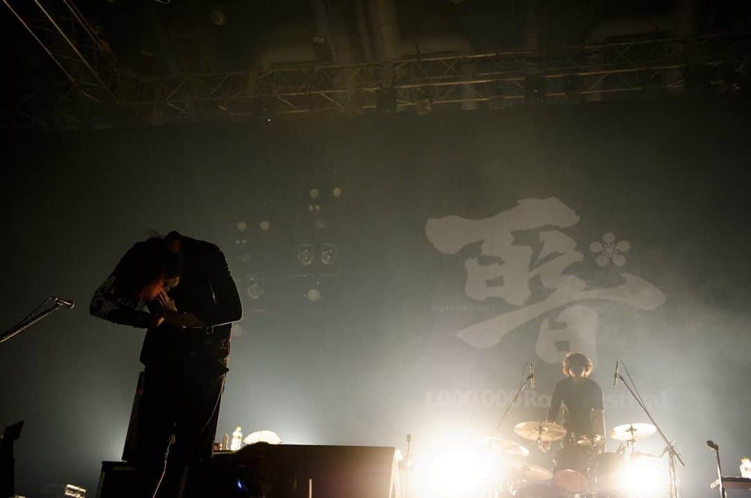 HIROSHIのインスタグラム：「百万石音楽祭2019〜ミリオンロックフェスティバル〜  今日もさいっこうに楽しかった〜♪ 今年も呼んでもらえてほんま嬉しかった。 大好きなフェスです。 ありがとうございました。 来年も呼んでくださいね♪  一緒に遊んでくれた音もだちありがとう!!!!! photo by @ninjajon  #rottengraffty  #ロットン  #ミリオンロック」