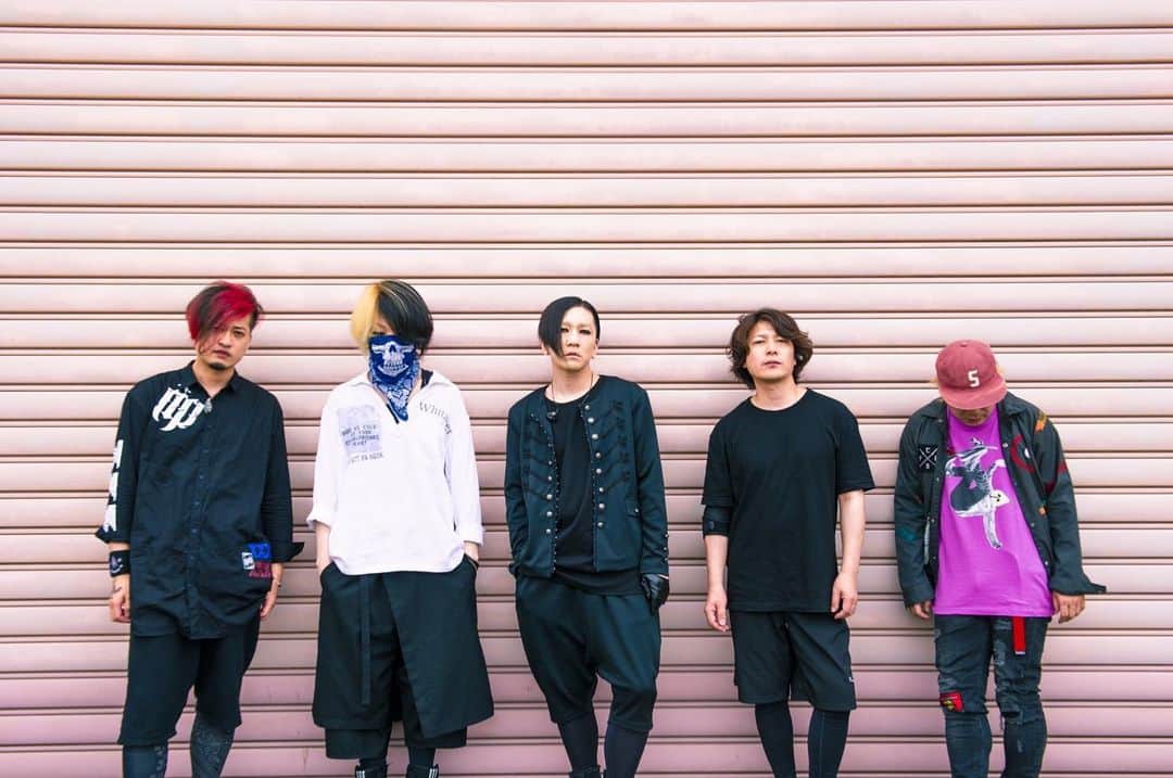 HIROSHIさんのインスタグラム写真 - (HIROSHIInstagram)「百万石音楽祭2019〜ミリオンロックフェスティバル〜  今日もさいっこうに楽しかった〜♪ 今年も呼んでもらえてほんま嬉しかった。 大好きなフェスです。 ありがとうございました。 来年も呼んでくださいね♪  一緒に遊んでくれた音もだちありがとう!!!!! photo by @ninjajon  #rottengraffty  #ロットン  #ミリオンロック」6月2日 23時22分 - hirorinq