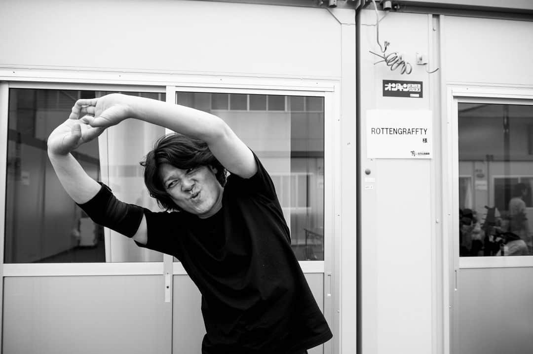 HIROSHIさんのインスタグラム写真 - (HIROSHIInstagram)「百万石音楽祭2019〜ミリオンロックフェスティバル〜  今日もさいっこうに楽しかった〜♪ 今年も呼んでもらえてほんま嬉しかった。 大好きなフェスです。 ありがとうございました。 来年も呼んでくださいね♪  一緒に遊んでくれた音もだちありがとう!!!!! photo by @ninjajon  #rottengraffty  #ロットン  #ミリオンロック」6月2日 23時22分 - hirorinq