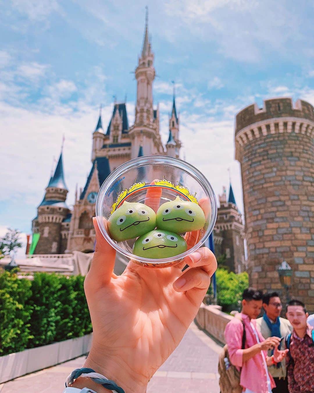 Girleatworldのインスタグラム：「The cute eats of Tokyo continues! Disneyland is the most magical place on earth, but Disneyland in Tokyo? 1000x better. They have super cute food and merchandise that you can only find exclusively in Tokyo Disneyland. One example is the Green Alien mochis from Toy Story. This is seriously THE CUTEST! I squealed when I saw this in person. They are basically three mochis (rice cake) balls shaped like the little green men in Toy Story. Each mochi has different fillings – strawberry, chocolate, and custard. Such a genius concept!  I've written a blog post on how to maximize your visit to Tokyo Disneyland. See the link on my profile!  #girleatworld #shotoniphone #iphonexsmax #disneyland #tokyo #tokyodisneyland #tokyodisneylandfood #greenalienmochi #toystory #toocutetoeat #tokyodisneyresort」
