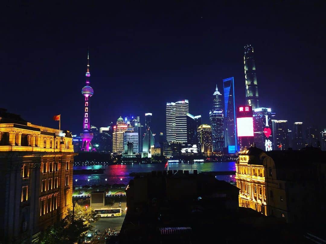 若旦那さんのインスタグラム写真 - (若旦那Instagram)「上海夜景2 共産党の旗があるのが、中国っすね」6月2日 23時34分 - waka__danna