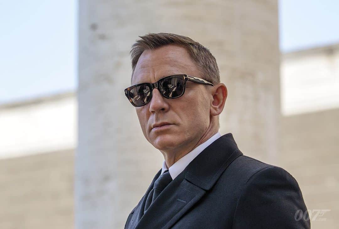 James Bond 007さんのインスタグラム写真 - (James Bond 007Instagram)「Daniel Craig shooting Sciarra’s funeral in Rome. SPECTRE (2015) marked the first time a Bond film shot in the Eternal City. #JamesBond #007 #DanielCraig #Rome」6月2日 23時27分 - 007