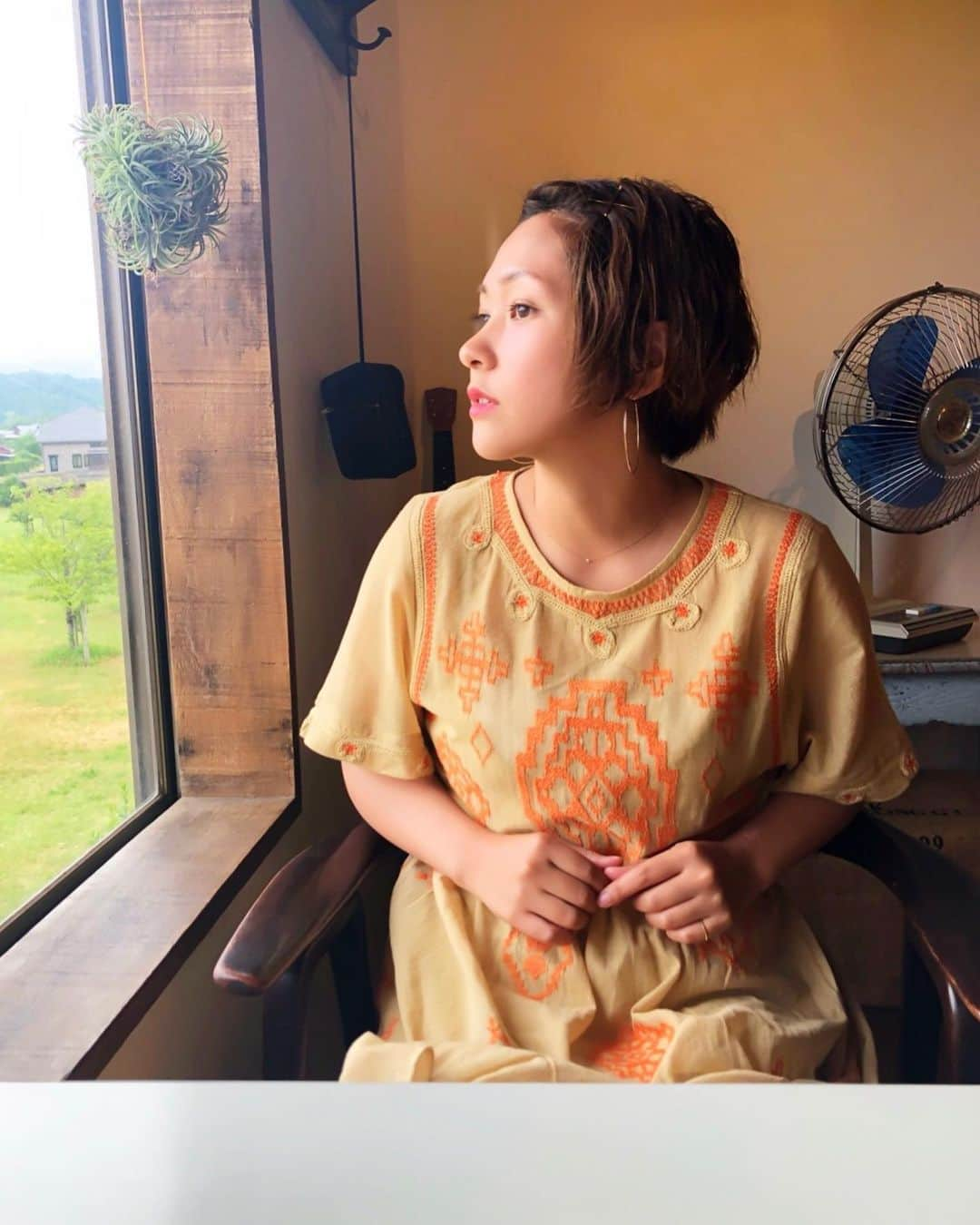 近藤夏子さんのインスタグラム写真 - (近藤夏子Instagram)「明日はどんな日が待ってるかなぁ✨ ステキな日になる気がする❤️ なんかそんな気持ちで１日が終わる★彡 #もうすぐ今日が終わる #やり残したことはないかい #親友と語り合ったかい #燃えるような恋をしたかい #歌うの楽しい」6月2日 23時31分 - kondonatsuko