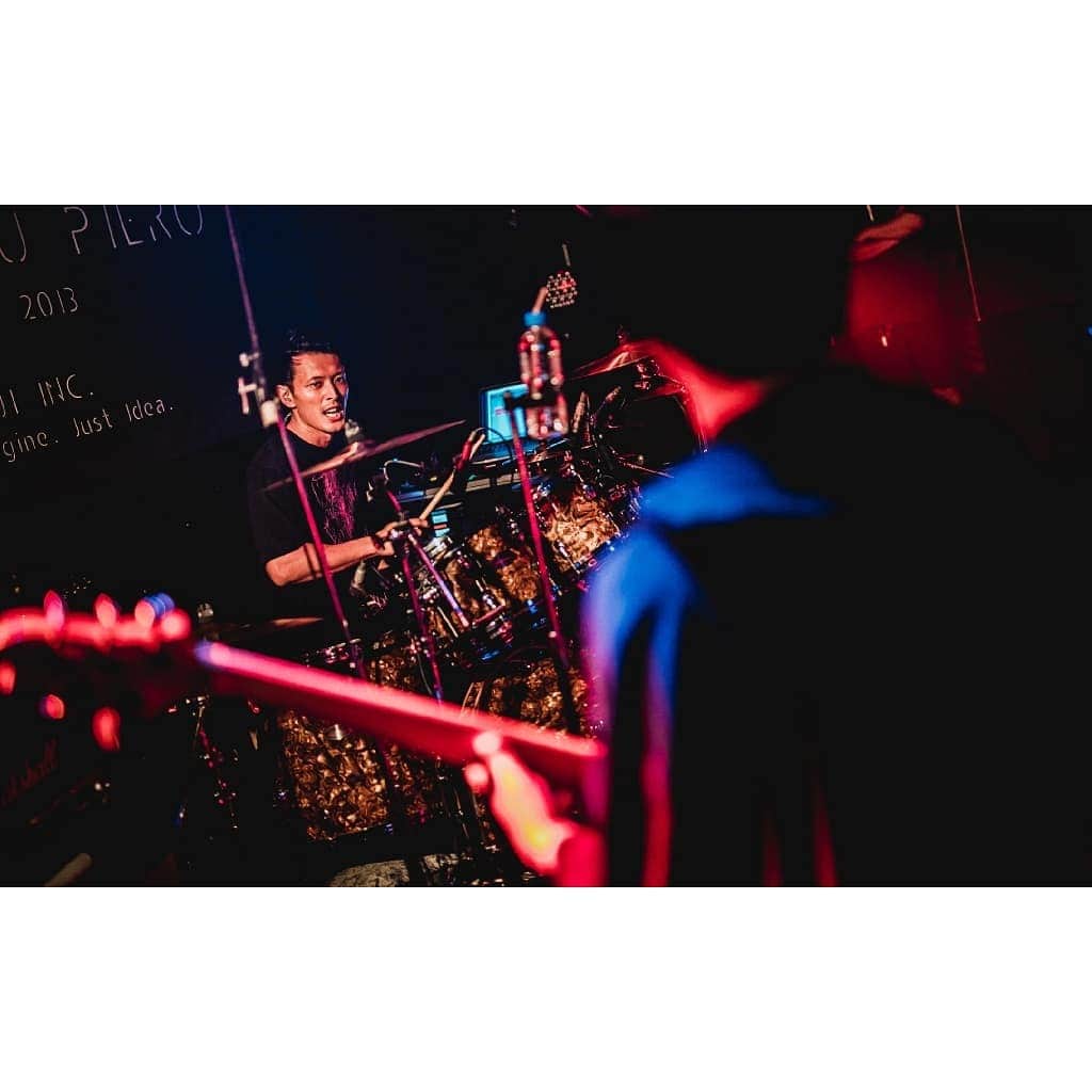 西尾健太さんのインスタグラム写真 - (西尾健太Instagram)「LIVE - RATION 2019 ～奮い立たせてなんぼでしょ～  2019.05.28  茨城 LIGHT HOUSE  対バンはアルカラ。 「いや、滝口めっちゃ俺のこと見てるやん」  photo...【@yamada_mphoto】  #感覚ピエロ #感エロ #drummer #drums #ドラム #peal #pealdrums #パール #live #livehouse #ライブ #ライブハウス#athlete #adventurer #training #muscletraining #筋トレ #筋トレ男子」6月2日 23時38分 - nishio.kenta