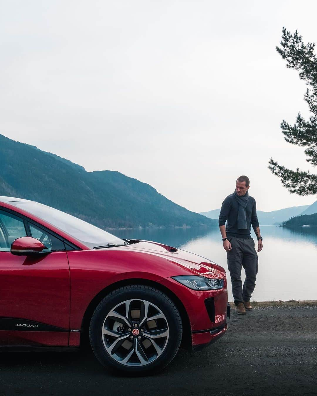 Jaguarさんのインスタグラム写真 - (JaguarInstagram)「“To be able to slide through the landscape in almost complete silence and still have incredible power like a race car is simply amazing and somehow mind blowing.” - 📷: @IAMNordic.  #Jaguar #IPACE #Electric #Luxury #Premium #Performance #SUV #AWD #ElectricCars #Regram #Seljord #Norway #CarsofInstagram #InstaCar」6月2日 23時41分 - jaguar