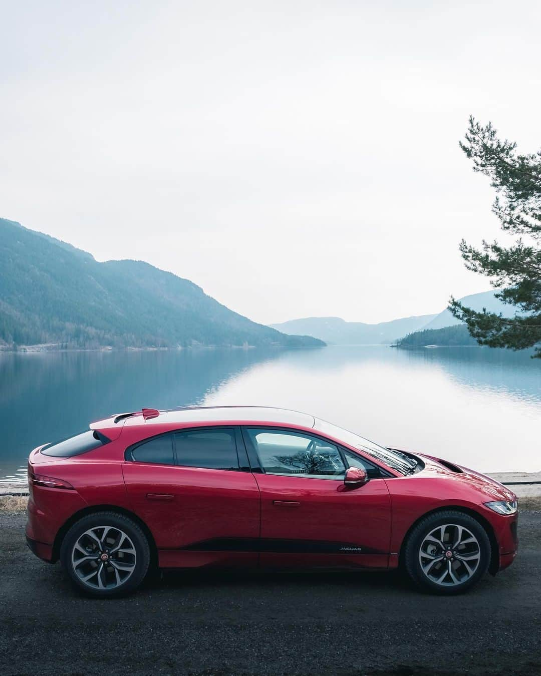 Jaguarさんのインスタグラム写真 - (JaguarInstagram)「“To be able to slide through the landscape in almost complete silence and still have incredible power like a race car is simply amazing and somehow mind blowing.” - 📷: @IAMNordic.  #Jaguar #IPACE #Electric #Luxury #Premium #Performance #SUV #AWD #ElectricCars #Regram #Seljord #Norway #CarsofInstagram #InstaCar」6月2日 23時41分 - jaguar