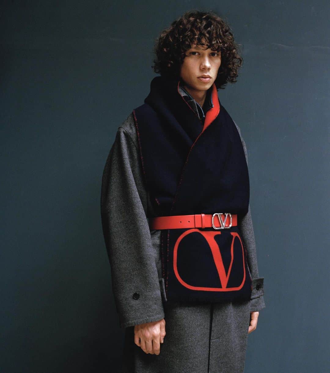Valentinoさんのインスタグラム写真 - (ValentinoInstagram)「@them_magazine’s 2019 Special Issue “VALENTINO” includes a story shot by photographer #NaotoKobayashi, featuring the #VLOGO scarf and belt. Styled by #LamdaTakahashi. Hair and makeup by #shinyakawamurashinyakawamura. #ThemMagazine」6月2日 23時44分 - maisonvalentino