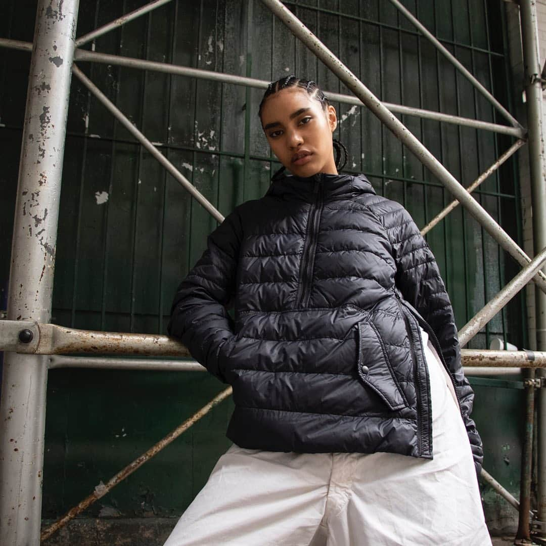 カナダグースさんのインスタグラム写真 - (カナダグースInstagram)「When @highsnobiety took our Spring collection for a spin in NYC, they tapped @ellebaness to style out our Cornelia Pullover. “I love Canada Goose because I can style it with my outfits,” she told the streetwear blog. “I have so many baggy, oversized jackets and I love layering jackets together.” Discover more via link in bio」6月2日 23時47分 - canadagoose