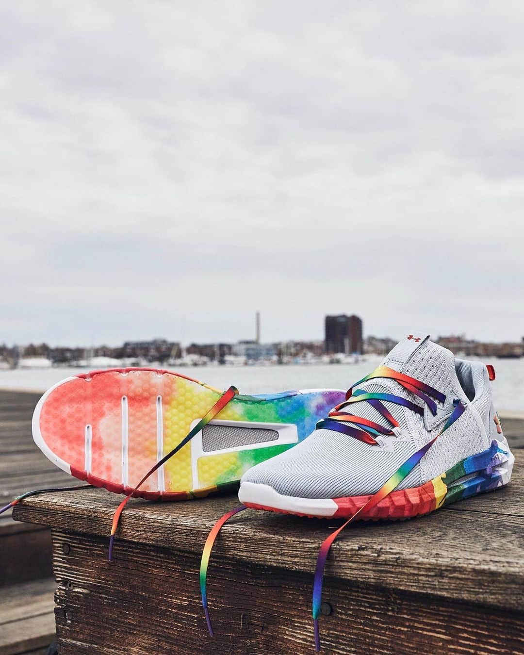 Under Armourさんのインスタグラム写真 - (Under ArmourInstagram)「Special edition UA #Pride HOVR SLK. Ready to support Pride parade marchers across the world. #UnitedWeWin  Under Armour is proud to support @AthleteAlly in their mission to champion equality and create an inclusive community for all athletes.」6月3日 0時00分 - underarmour