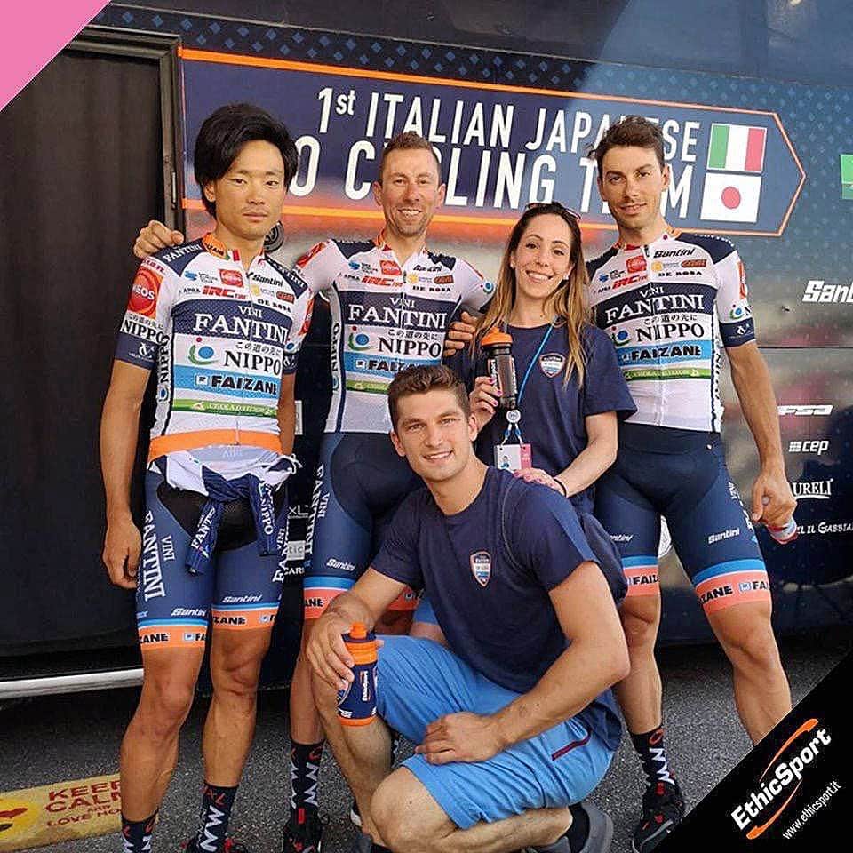 ニコーレ・デラ・モニカのインスタグラム：「Che giornata oggi qui al @giroditalia con i ragazzi del team @nippovinifantini!!!! Grazie @bancamediolanum e @ethicsport per averci regalato questa splendida esperienza!!!」