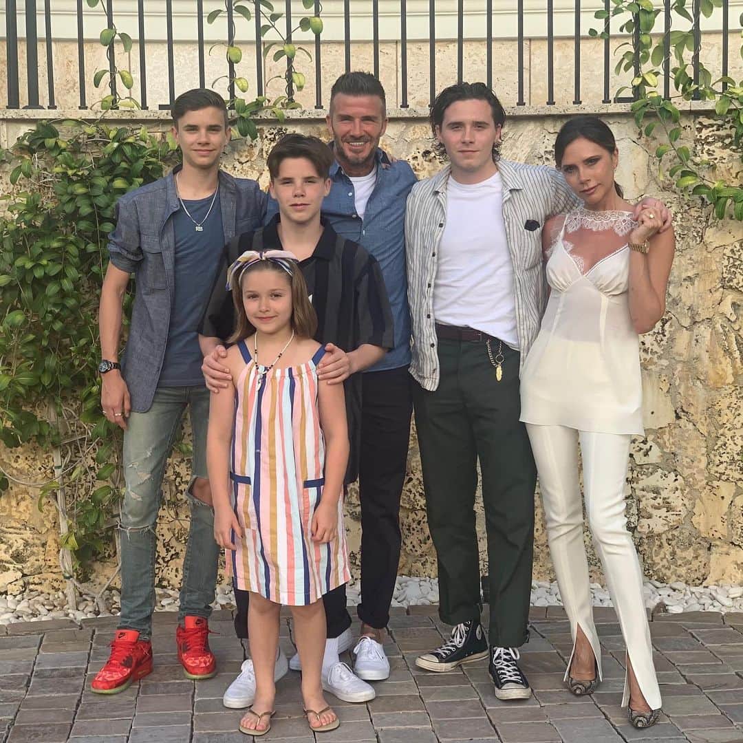 のインスタグラム：「We ❤️ Miami x Kisses x 🇺🇸」