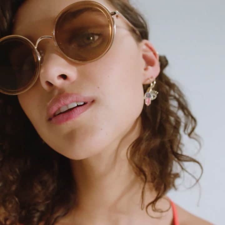 アクセサライズのインスタグラム：「Style tropical brights whether home or away with these 3 colour-crush summer looks. From palm-heavy floral prints to natural textures of the moment, let the Fiesta collection show you how ☀️ Tap the link in the bio to discover more.  #Accessorize」