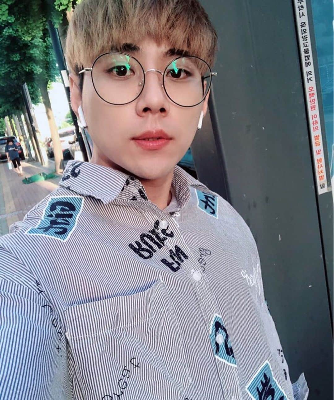 ジョンウク のインスタグラム：「안녕하세요 정욱입니다. 다름이 아니라 제가 오늘부터 아프리카TV를 시작하려고 합니다. 새롭게 도전하는 거라서 걱정도 많이 되고 처음이라 많이 어색하겠지만 열심히 해보려고 합니다. 주콘텐츠는 노래와 음악방송 이고 소통과 게임 방송도 하려고 합니다. 더 고민도 많이 해서 더욱 재미있는 콘텐츠도 만들어보겠습니다. 많이 와주셔서 응원해 주신다면 정말 감사하겠습니다. 집에서 방송하는 거라 낮에는 노래 밤에는 소통 및 게임 방송을 생각하고 있습니다. 아프리카TV에 들어오셔서 "가수정욱" 을 검색하시고 즐겨찾기와 추천 많이 눌러주시면 감사하겠습니다^^ . . . . . . #서울#인천#홍대#도쿄#연남동#연트럴파크#인하대#데일리#가수정욱#정욱#그사람그대라서#뚫고싶어라#Heyyou#스트리밍#축가#축가문의#DM #촬영#태양#소원#힐링#아프리카티비#운동#아프리카TV」