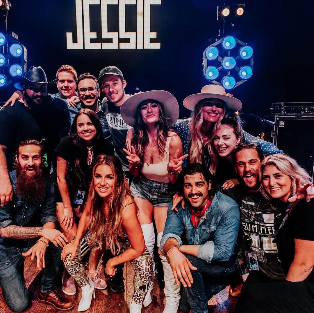 Jessie Jamesさんのインスタグラム写真 - (Jessie JamesInstagram)「Amazing night, amazing tour, amazing team. Gonna miss everyone 💖」6月3日 0時21分 - jessiejamesdecker